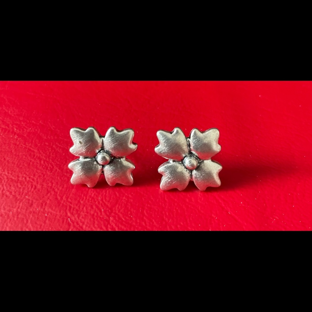 Patricia Nash brushed silvertone floral grape leaf stud earrings